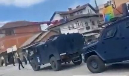 Kurtijevi specijalci u Bošnjačkoj mahali na KiM: Policajci naoružani dugim cevima na ulicama (VIDEO)
