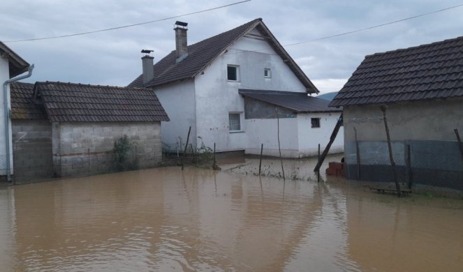 ZA SEDAM DANA DVA PUTA POPLAVLJENI! Izlila se reka Dubnice u kosjerićkom selu Brajkovići - Voda je poplavila sedam kuća