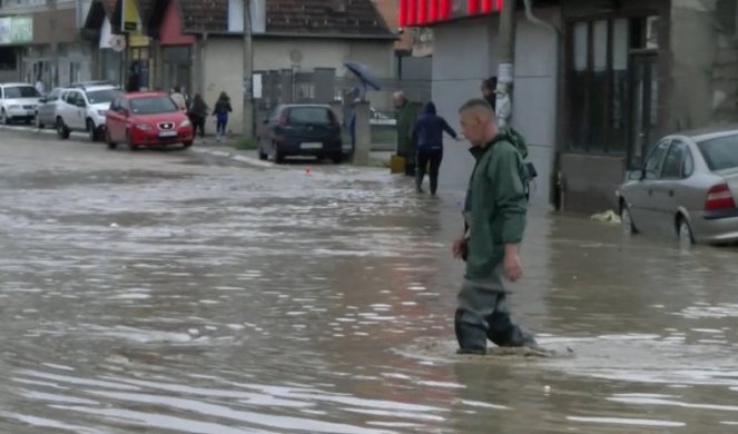 PAZARCI NA MUKAMA! Izlivanje reke Trnavice nanelo im veliku štetu a KIŠA OPET PADA (VIDEO)