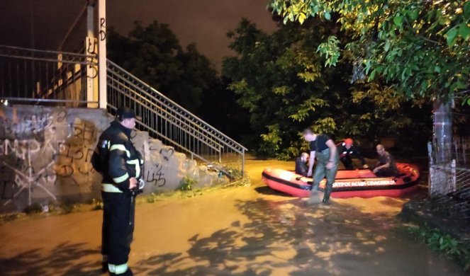 ČAMCIMA SPAŠAVALI LJUDE! U Kragujevcu i dalje kritično LEPENICA NAPRAVILA HAOS (FOTO/VIDEO)