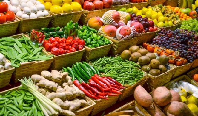 Raznovrsna letnja ponuda voća i povrća! Kupujte na pijaci i birajte zdravo