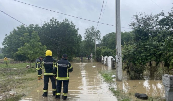 SAMO U JUČERAŠNJEM DANU EVAKUISANO 217 LJUDI: MUP - Usmerili smo sve snage na spašavanje života