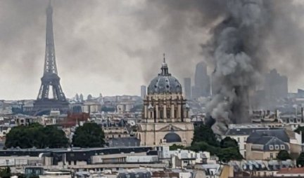 PARIZ U PLAMENU! SNAŽNA EKSPLOZIJA ODJEKNULA GLAVNIM GRADOM FRANCUSKE! Požar zahvatio nekoliko zgrada, jezive scene na mestu nesreće (FOTO/VIDEO)