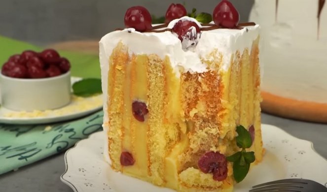 IMAMO NAJBOLJI RECEPT ZA TORTU SA VIŠNJAMA Lagana letnja poslastica sa keksom, filom od vanile i voćem (VIDEO)