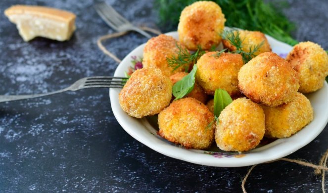 ARANČINI SA TUNJEVINOM Prefinjen ukus i hrskava tekstura sicilijanskih KROKETA