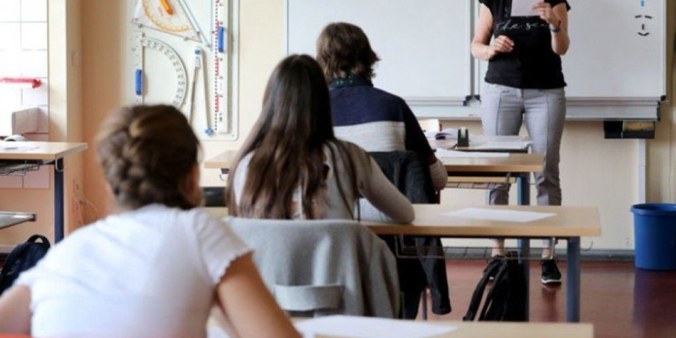 Roditelji osmaka na mukama: Ovo je ozbiljan udar na budžet, ali nemaju izbor...