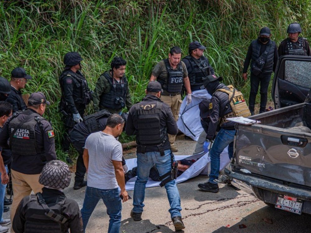 Presreli ih kamioni sa naoružanim ljudima! Kidnapovano 14 policajaca na auto-putu u južnom Meksiku, evo ko stoji iza otmice