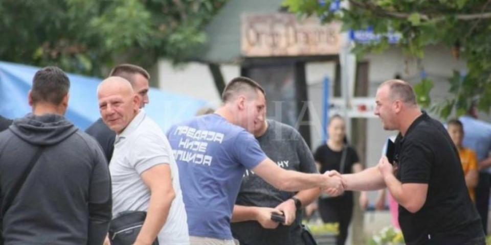 Albanski mediji provociraju: Vučićev sin u Gračanici, nosi majicu 'Predaja nije opcija“ (FOTO)