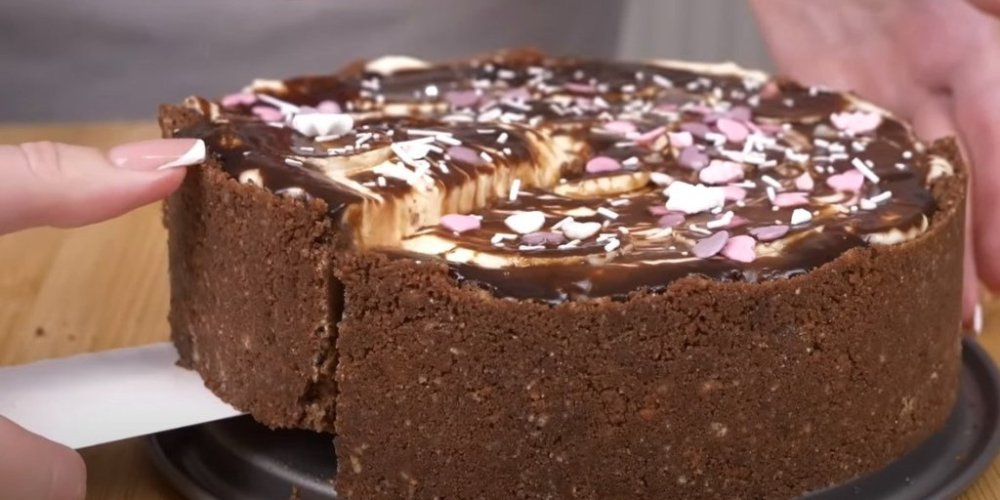 Fantastična torta sa bananama Sjajna letnja kombinacija sa voćem i keksom (VIDEO)