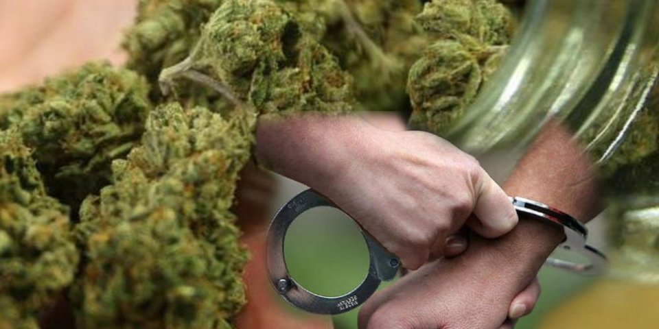 Uhapšen zbog 100 grama marihuane! Uzalud travu bacao kroz prozor automobila