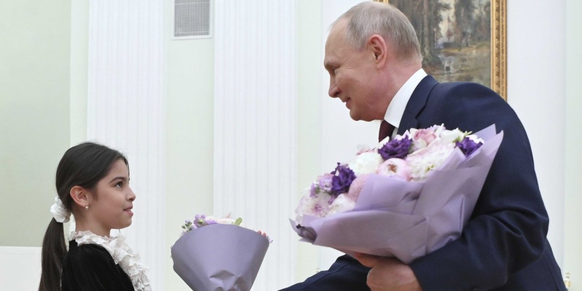 Devojčica ušla kod Putina u kabinet, njegov potez prepričava ceo svet! (FOTO, VIDEO)