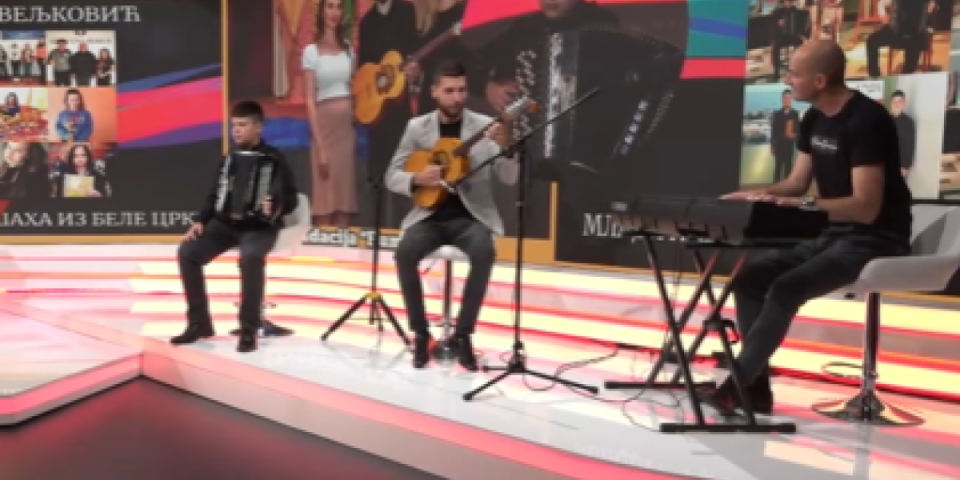 Njegovi rezultati su veliki za Srbiju i pogotovo za mene kao majku! Nikola i Damir su mladi talenti svetske muzike, a uživo su zasvirali na Informer TV! (VIDEO)