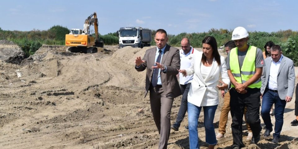 Ministarka Irena Vujović obišla radove na sanaciji deponije u Zrenjaninu: Rešavamo veliki ekološki problem