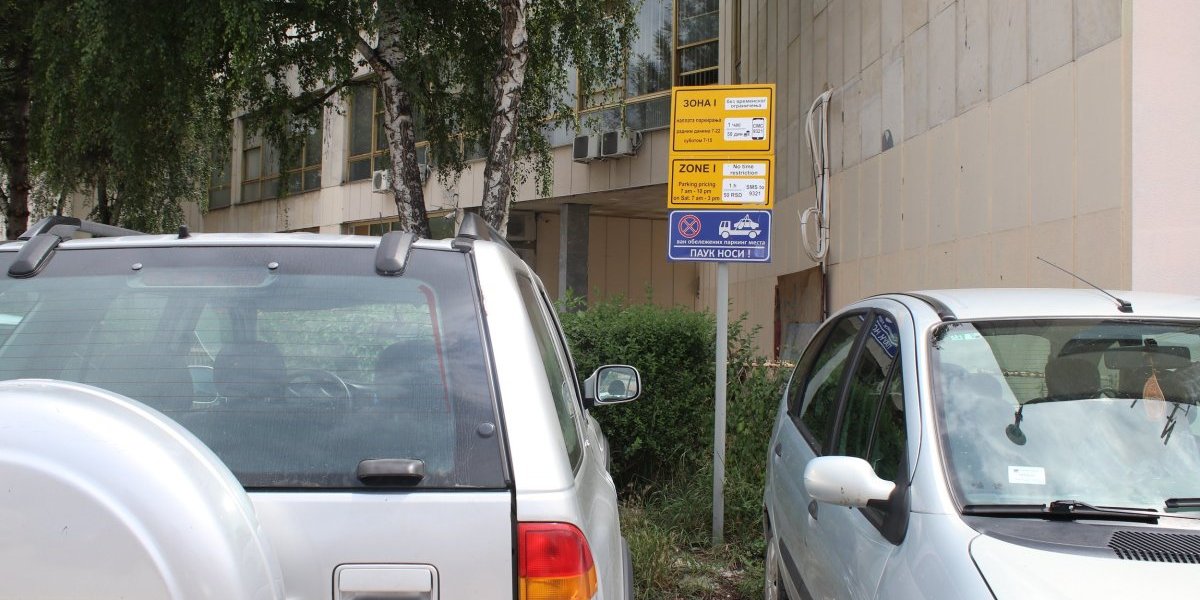 Najbahatije parkiranje dana u Beogradu: I to na mestu na kojem zaista nije smelo ovo da se desi!