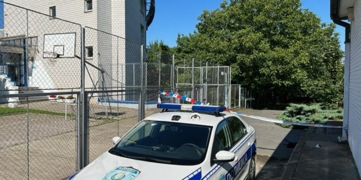 Direktor škole na Novom Beogradu potvrdio za Informer informaciju koja ledi krv: Učenik je izjavio nešto užasno!