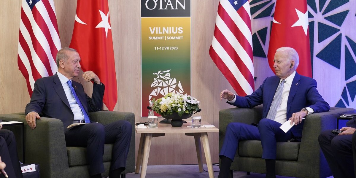Tante za kukuriku! Američki novinar otkrio: Šta je Bajden obećao Erdoganu za podršku članstvu Švedske u NATO