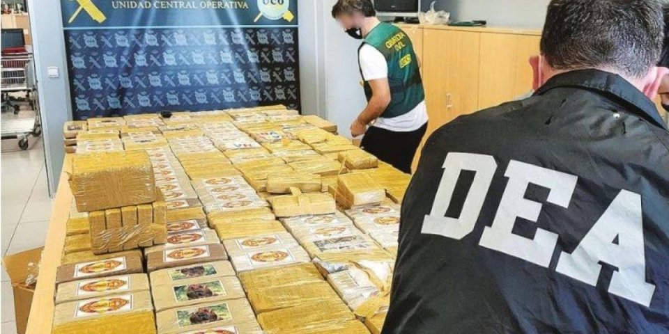 Zaplenjeno još 2,3 tone kokaina od "Balkanskog kartela"! Oduzeti luksuzni automobili i 200.000E!