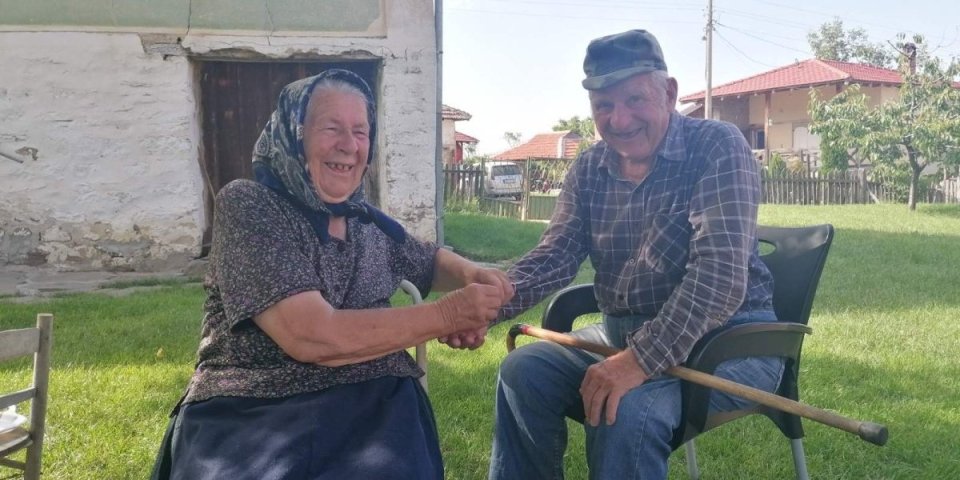 Oćeš me dronjo, oću te goljo! Baka Radunka i deda Đorđe 60 godina žive u skladnoj zajednici, ovo je njihov recept (VIDEO)