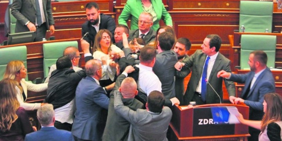 Totalno ludilo Aljbina Kurtija: Albancima krivi Srbi za tuču u skupštini 'Kosova'