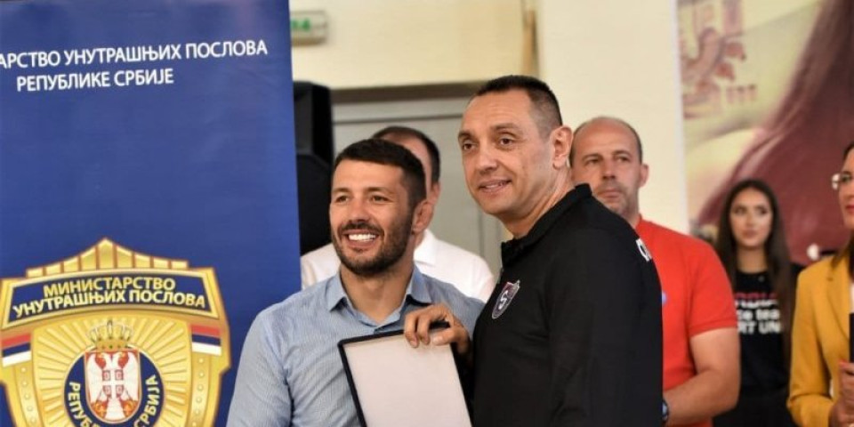 Proslavljeni sportisti i sportski radnici daju podršku Aleksandru Vulinu - Bori se za očuvanje srpskih nacionalnih interesa