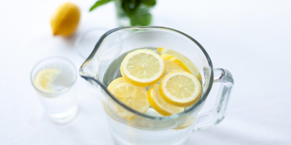 Osvežavajući i zdrav napitak! Voda s voćnim dodacima