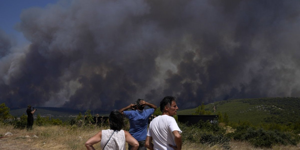 Borba sa požarima u Grčkoj ne prestaje: Dok Atini stiže pomoć i iz EU, meteorolozi predviđaju pogoršanje situacije!