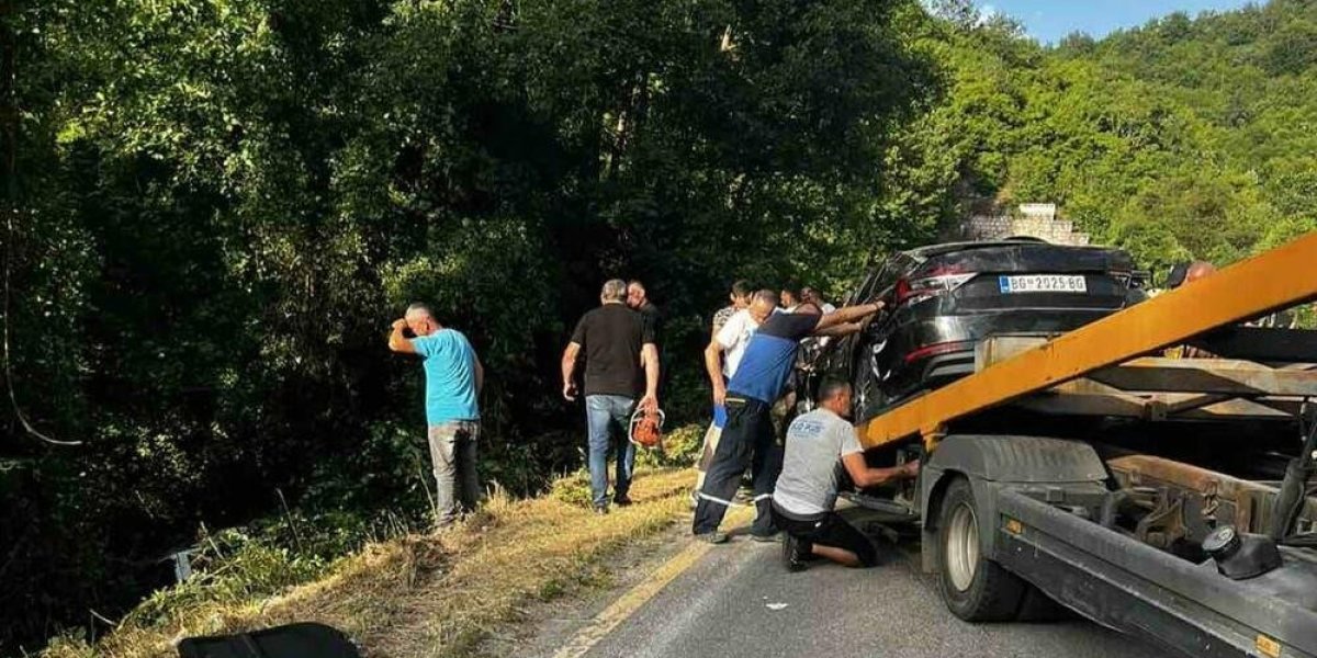 Poginula Beograđanka kod Nove Varoši, vozač "škode" ih odbacio u reku!