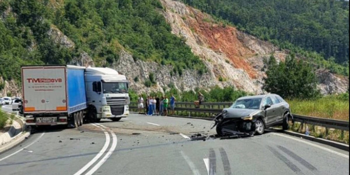 Težak udes kod Čajetine, povređene dve žene!