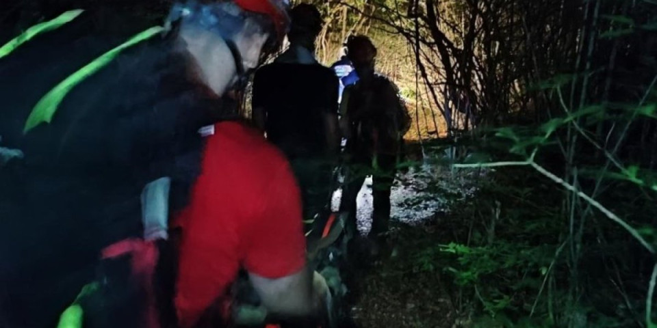 Spasioci u šoku: Evo gde su pronašli dečaka koji je dedi poslao poruku da se izgubio (FOTO)