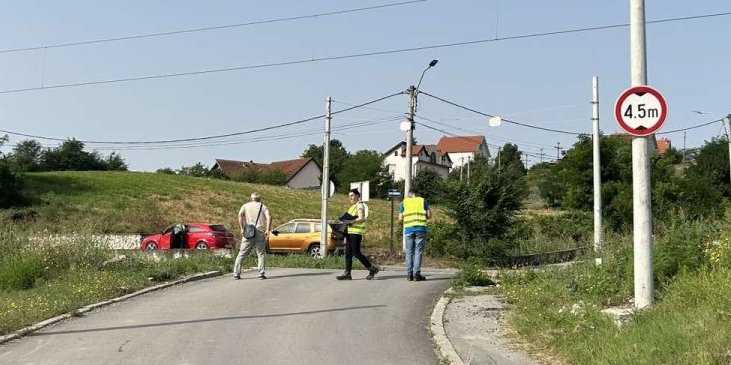 Voz udario ženu kod Čačka! Teško povređena dok je prelazila prugu, lekari se bore za njen život