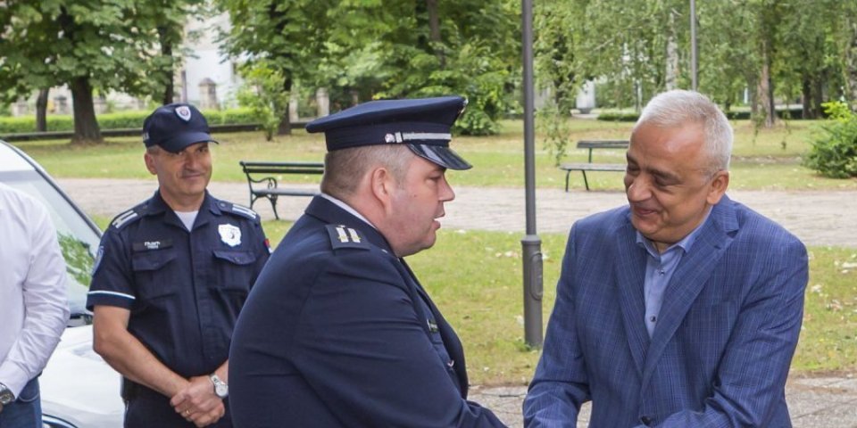 Gradonačelnik Bakić predao načelniku PU Subotica ključeve vozila „fijat doblo“