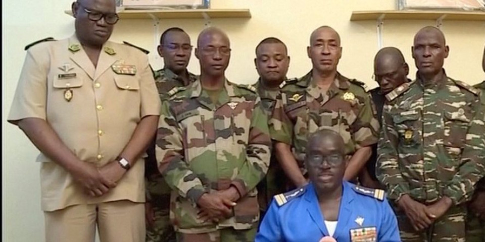 Vojni udar! Oružane snage Nigera srvgnule predsednika i zatvorile granice!