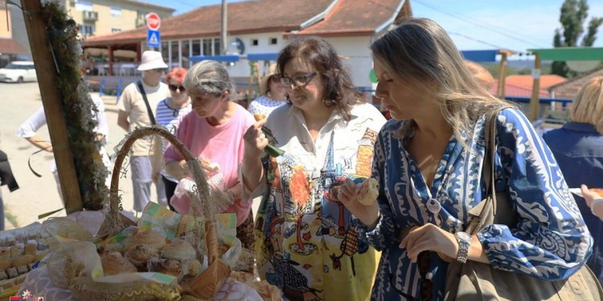 Ovde niko nije ni gladan ni žedan! Na Danima šljive u Stragarima od kapljice do gulaša