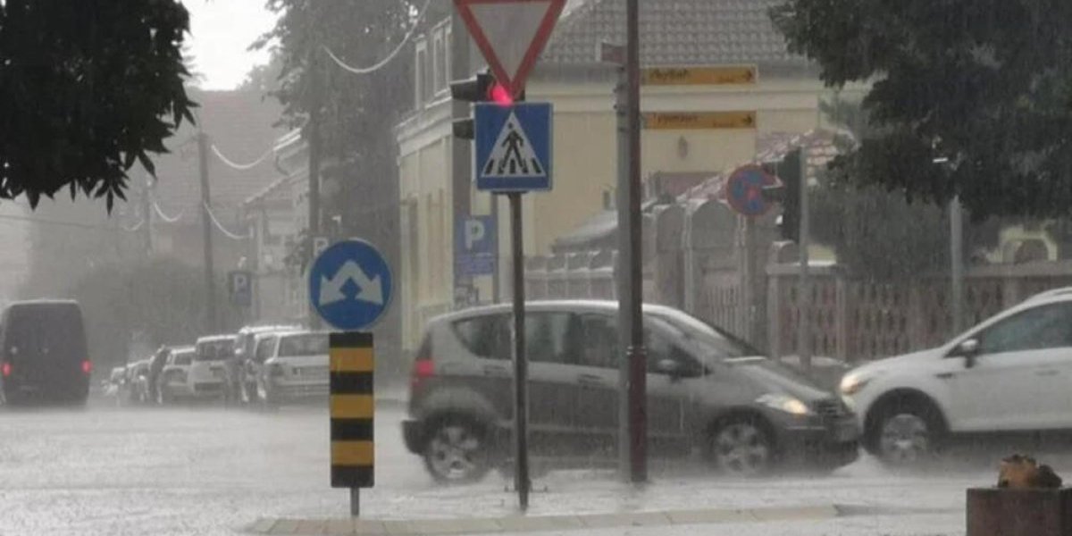 Počelo nevreme u Beogradu! Evo koji delovi su na udaru jakog vetra i kiše