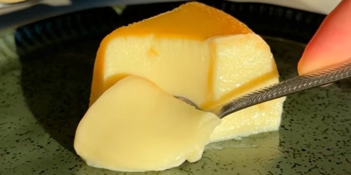 Savršeni kolač od samo 3 sastojka! Podseća na puding i takoreći se topi u ustima (VIDEO)