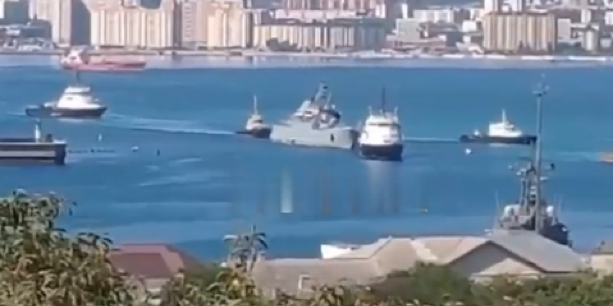 Moskva neće oprostiti ovaj prizor u Crnom moru! Rusi odvlače pogođeni brod! (VIDEO)