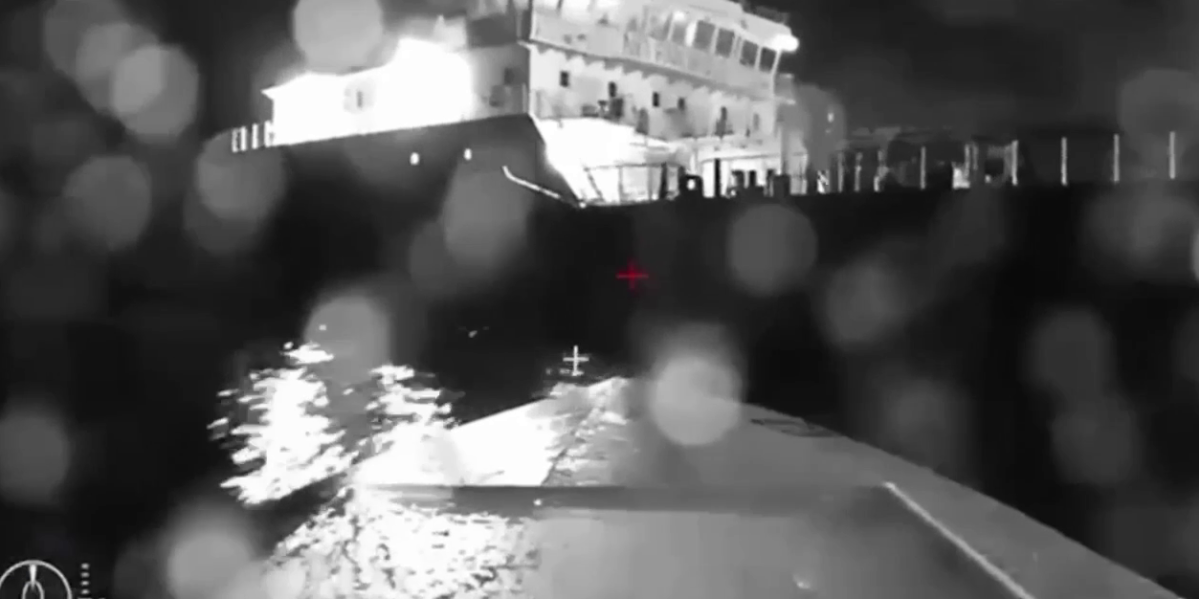 Ukrajinci terorišu ruske brodove! Pogledajte manevar drona i horor u Kerčkom moreuzu! (VIDEO)