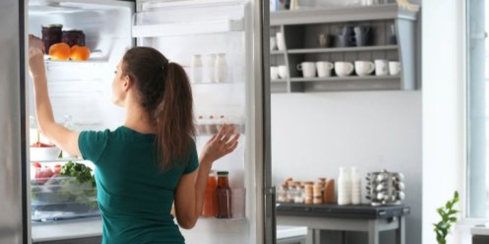 Ako vam se led stalno skuplja u frižideru isprobajte ovaj trik