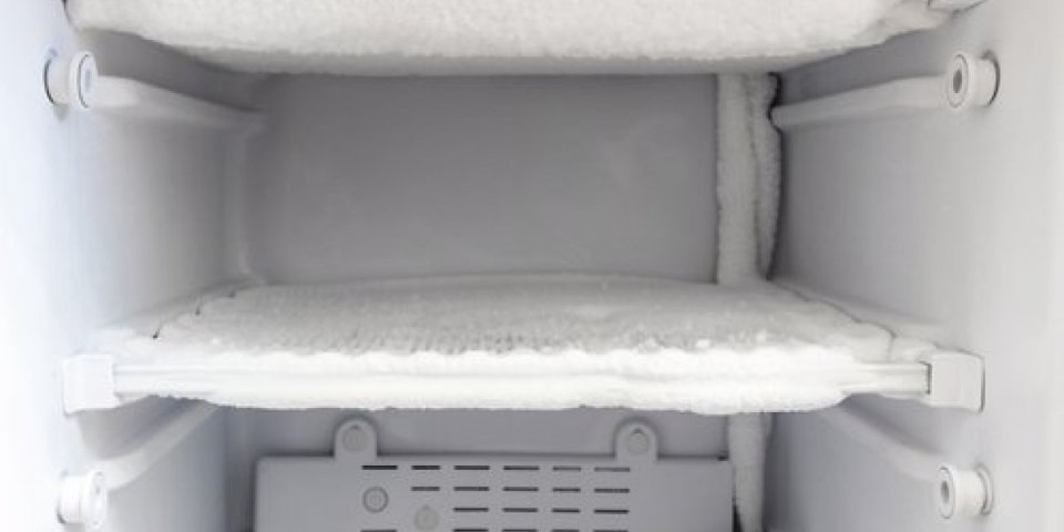 Otopićete frižider za 10 minuta! Dovoljan je jedan mali uređaj iz kupatila i sav led će nestati