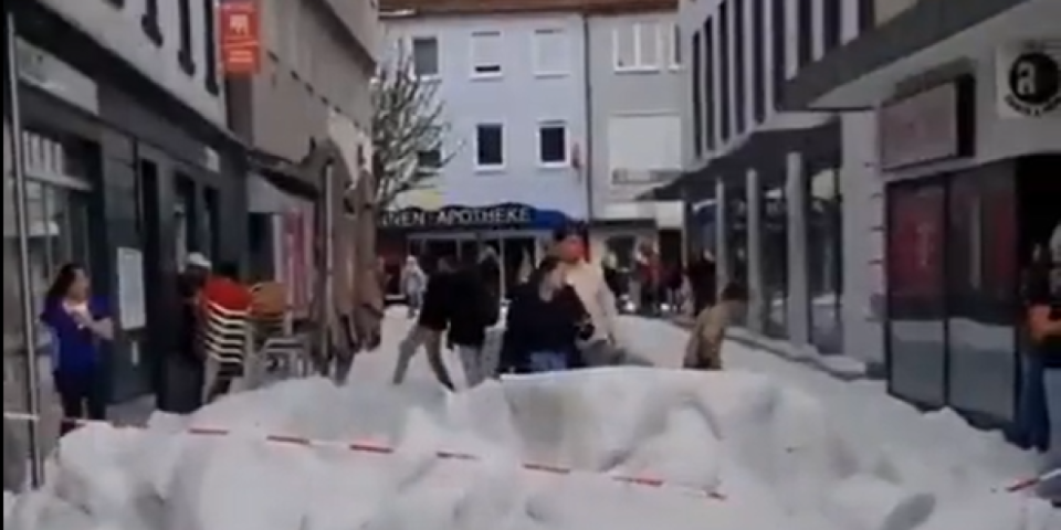 Neverovatne scene u Nemčkoj! Sneg visine 30 santimetara pao usred leta: Ovo je prava istina (VIDEO)
