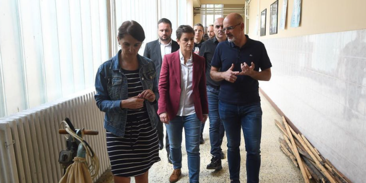 (FOTO) Država neće ostaviti građane na cedilu! Premijerka Brnabić obišla mesto koje je pretrpelo najviše štete u oluji