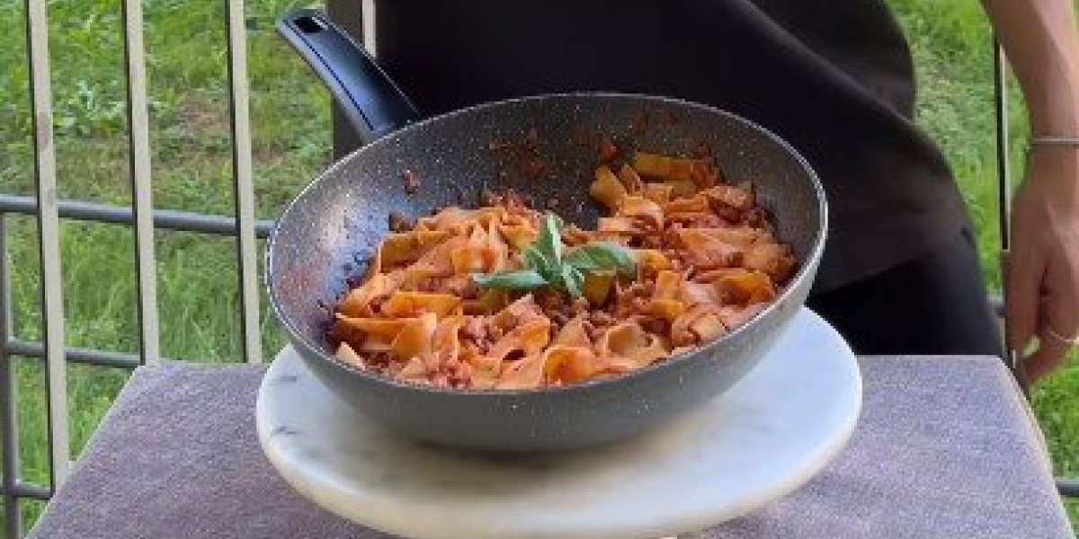 Ovako to rade Italijani! Napravite domaće taljatele sa sjajnim paradajz sosom (VIDEO)