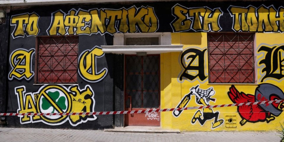 Strasti se ne smiruju! Navijači AEK-a pravili nered po ulicama Atine