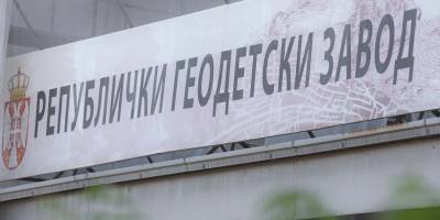 Povodom 60 godina Ujedinjenih nacija Investicionog centra, Organizacija za hranu i poljoprivredu UN FAO i Svetska banka predstavile su dokumentarni film u kome se Srbija i Republički geodetski zavod  ističu kao jedan od najboljih primera digitalne transformacije zemljišne administracije u svetu.