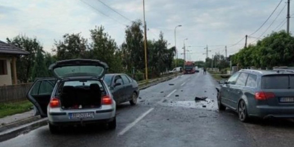 Lančani sudar kod Lazarevca: Povređene četiri osobe, delovi vozila rasuti po putu