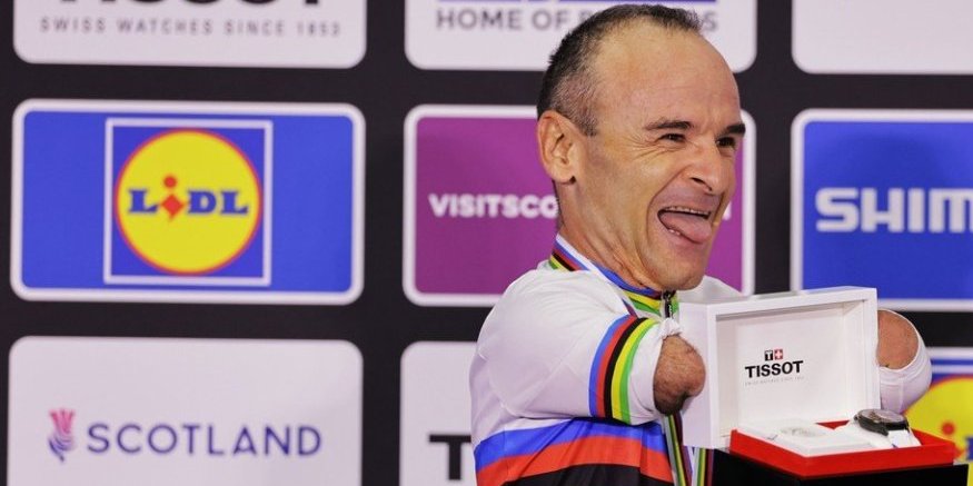 Frapirali planetu! Sportista bez ruku postao šampion pa dobio sat (FOTO)