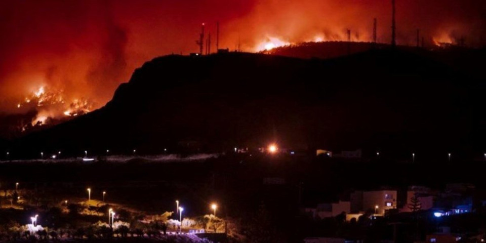Ogroman požar na Tenerifima, hiljade ljudi beže od vatrene stihije: "Čim izađete, počnete da se gušite" (VIDEO)