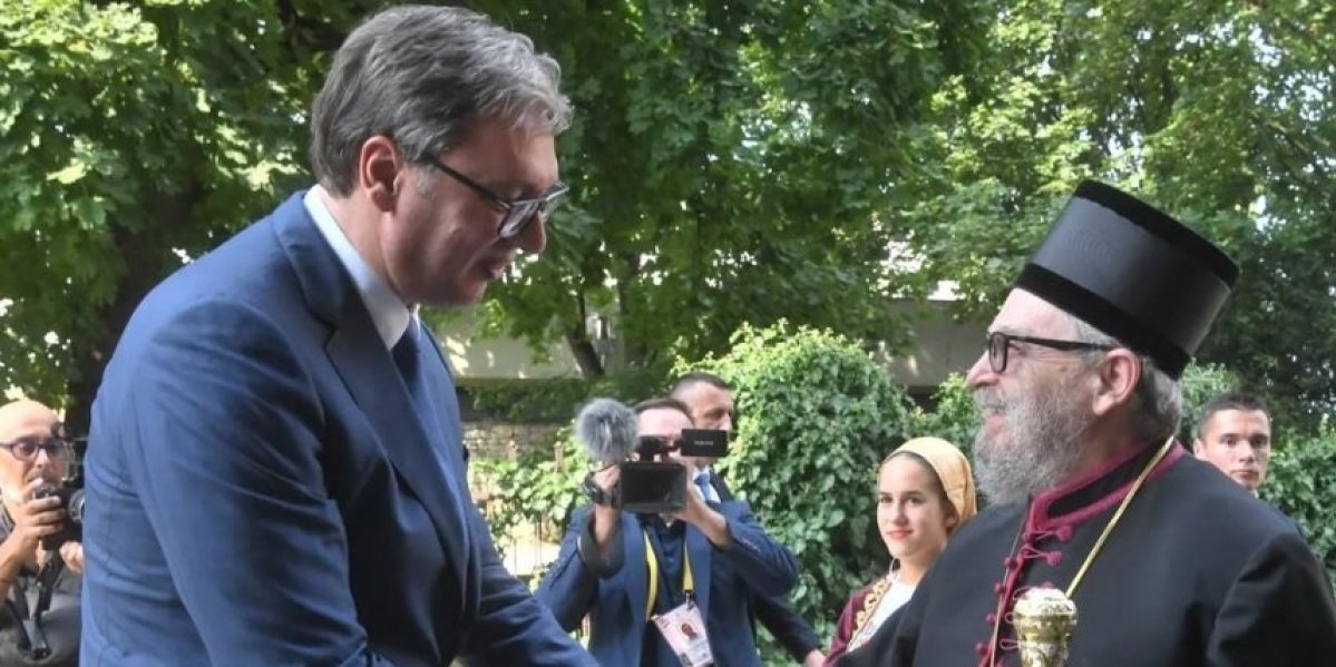 Vučić u Mađarskoj: Predsednik se sastao sa episkopom budimskim Lukijanom (FOTO)