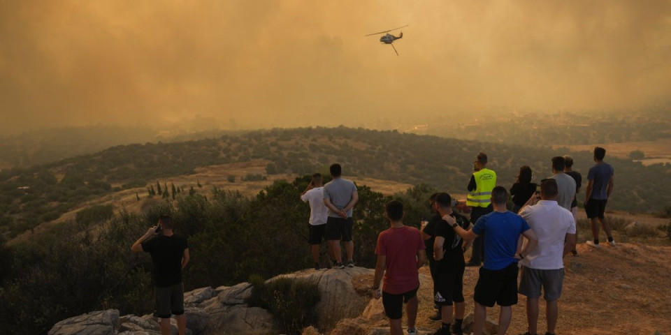 Bukte požari na severu Grčke, evakuišu se sela: Vatrogascima stiže pojačanje iz drugih delova zemlje!