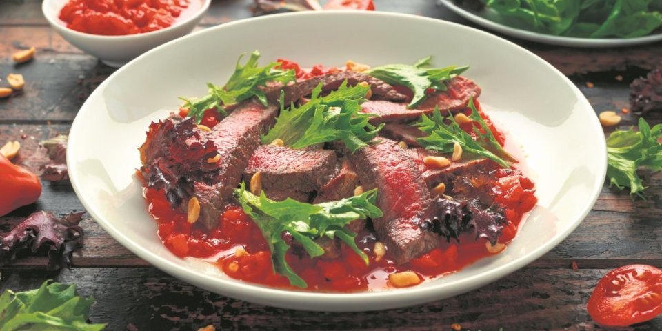 Biftek sa španskim sosom od paprike! Ne morate ići u restoran - ovaj recept ćete očas posla spremiti i sami